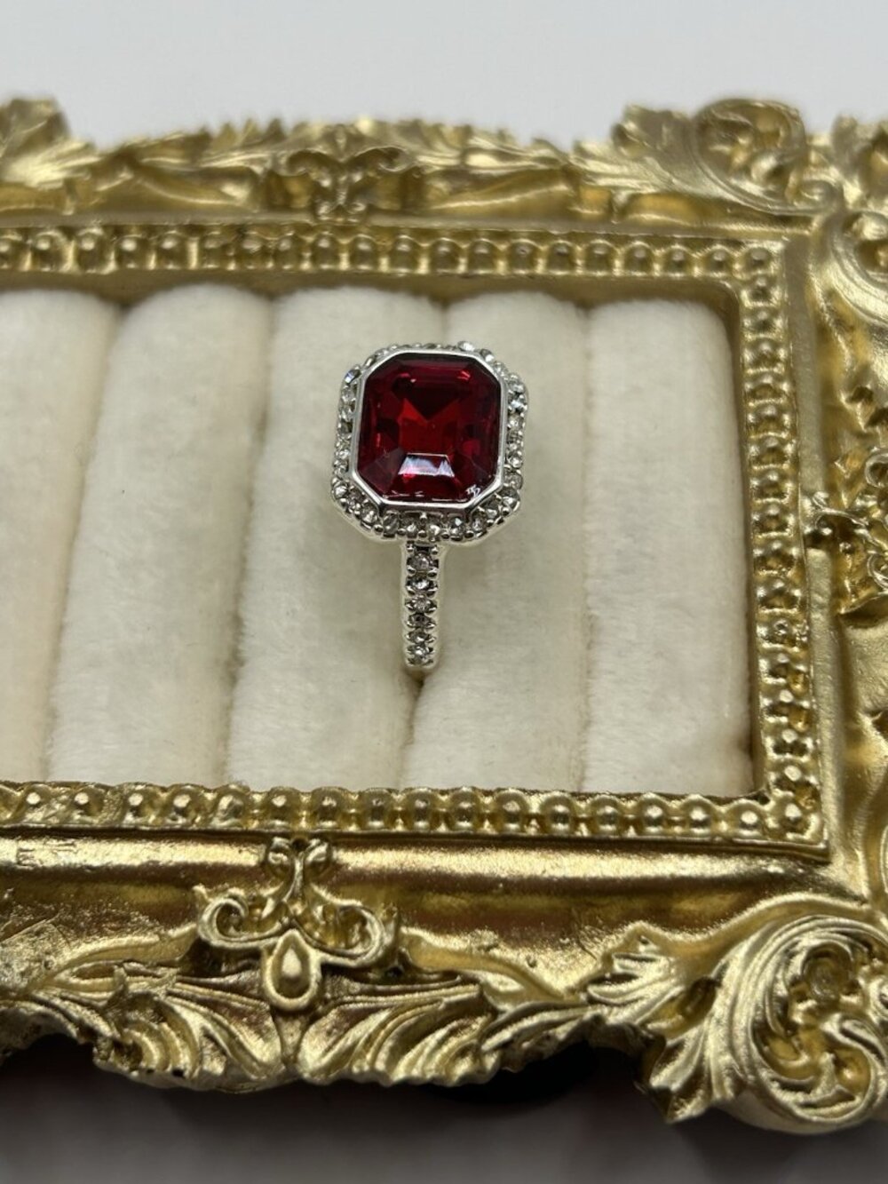 AVON Ring Size 6 Silver Tone Red Deco With Box Jewelry Christmas Holidays Gift - Picture 4 of 12